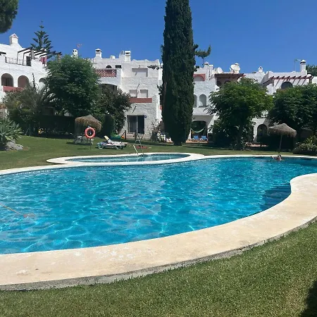 Between & Marbella - Golf, Sea & Swim Pools Oda ve Kahvaltı