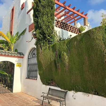 Between & Marbella - Golf, Sea & Swim Pools