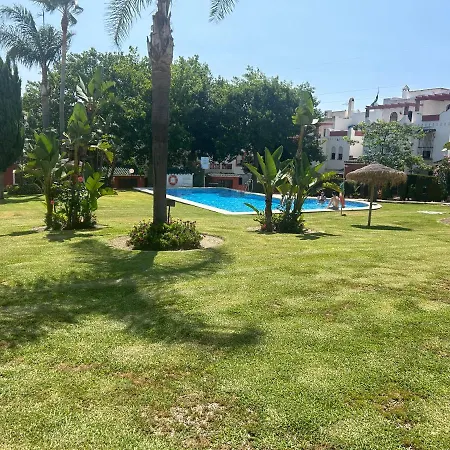 B&B Between & Marbella - Golf, Sea & Swim Pools *